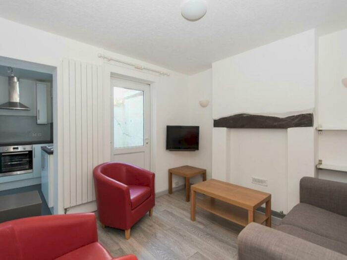 4 Bedroom House To Rent In Hill Street, Bangor, LL57