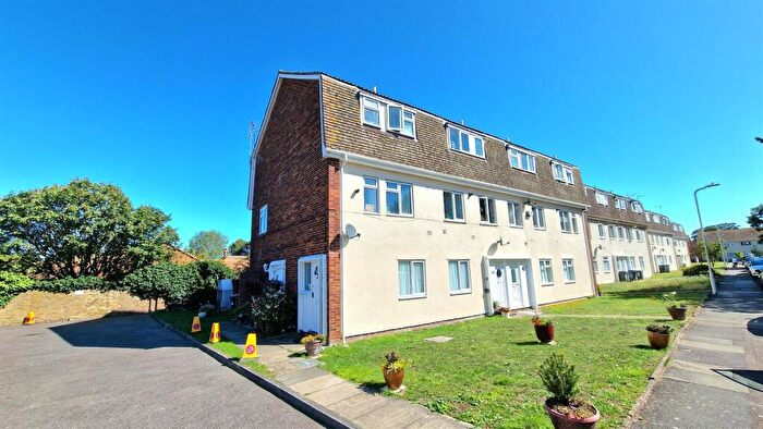 2 Bedroom Apartment To Rent In Woodford Court, Birchington, CT7