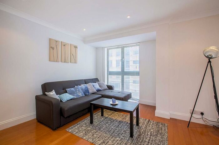 2 Bedroom Flat To Rent In Victoria Place, Vauxhall Bridge Road, Central London, SW1V