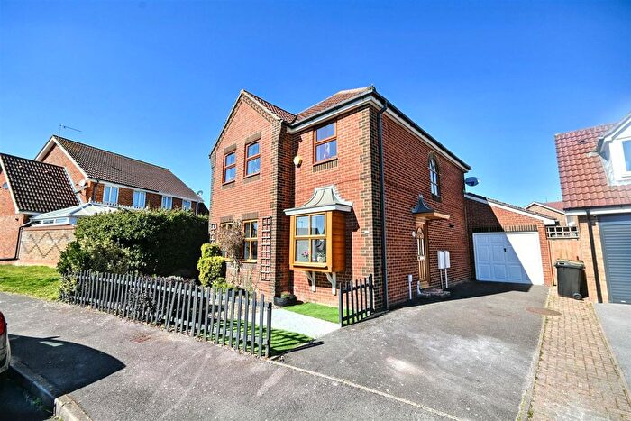 4 Bedroom Detached House For Sale In Rotherfield Avenue, Eastbourne, BN23