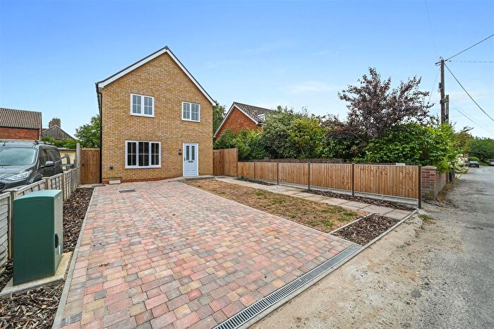 3 Bedroom Detached House For Sale In Grove Road, Bentley, Suffolk, IP9