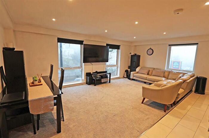 2 Bedroom Apartment For Sale In Faversham House, A Addington Road, Selsdon, CR2