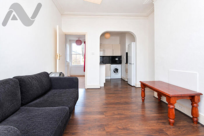3 Bedroom Flat To Rent In Grove Road, Seven Sisters, London, N15