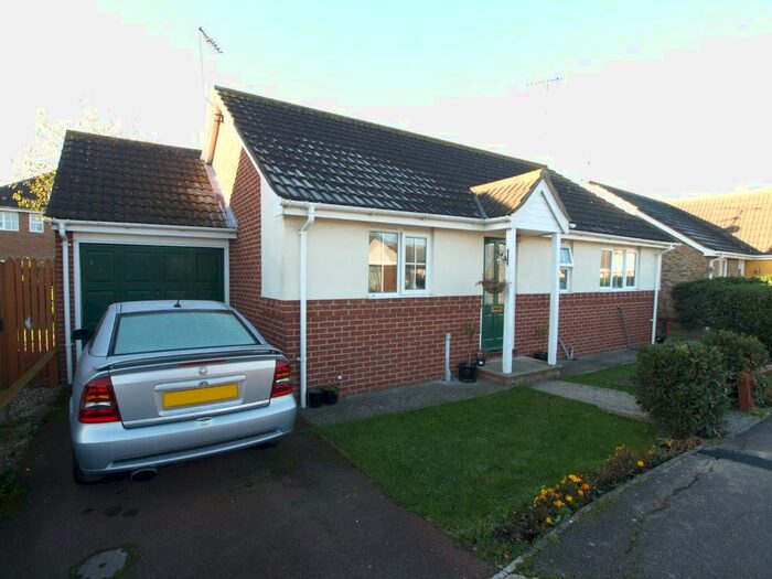 2 Bedroom Bungalow To Rent In Essex Close, Canvey Island, SS8