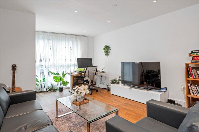 2 Bedroom Flat For Sale In Queensland Road, London, N7