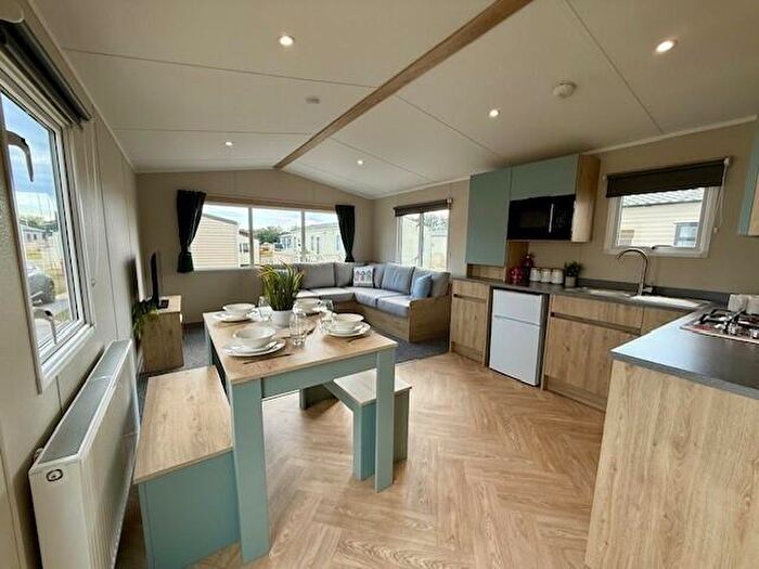 2 Bedroom Park Home For Sale In Par Sands Coastal Holiday Park – Cornwall, PL24