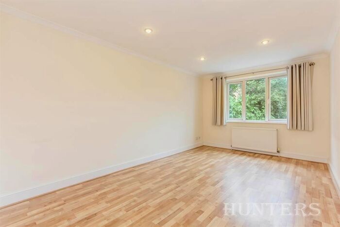 1 Bedroom Flat To Rent In Rye Lane, London, SE15