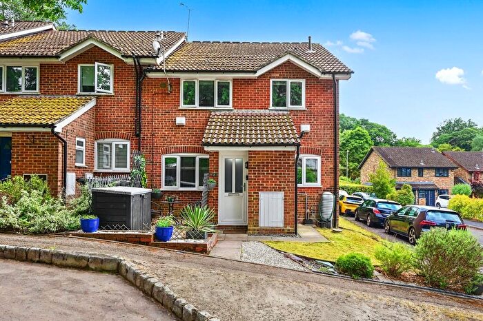 2 Bedroom End Of Terrace House For Sale In Shaftesbury Mount, Blackwater, GU17