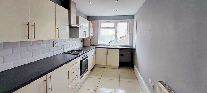 2 Bedroom Flat To Rent In Carisbrook Street, Manchester, M9