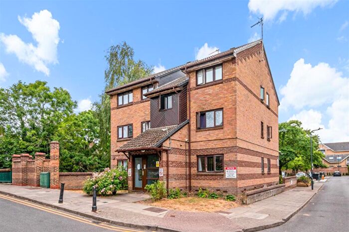 1 Bedroom Apartment For Sale In Harp Island Close, London, NW10