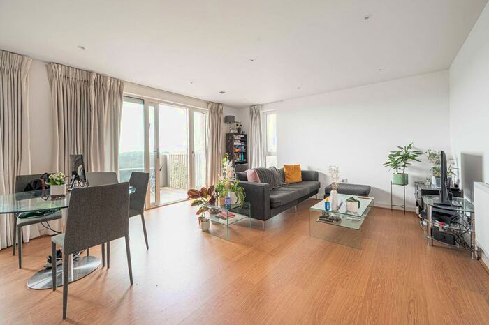 3 Bedroom Flat To Rent In Greenshank House, Hendon, London, NW9