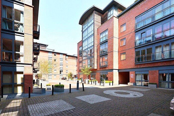 1 Bedroom Flat To Rent In Canal Wharf, Waterfront Walk, Birmingham, B1