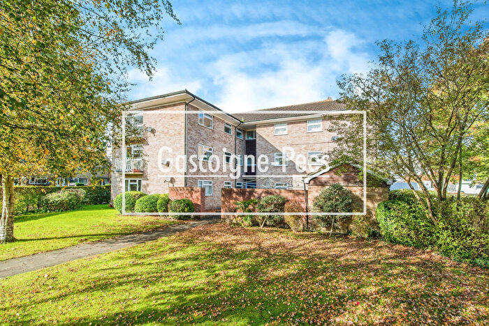 2 Bedroom Flat To Rent In Stratfield Court, Tadley, RG26