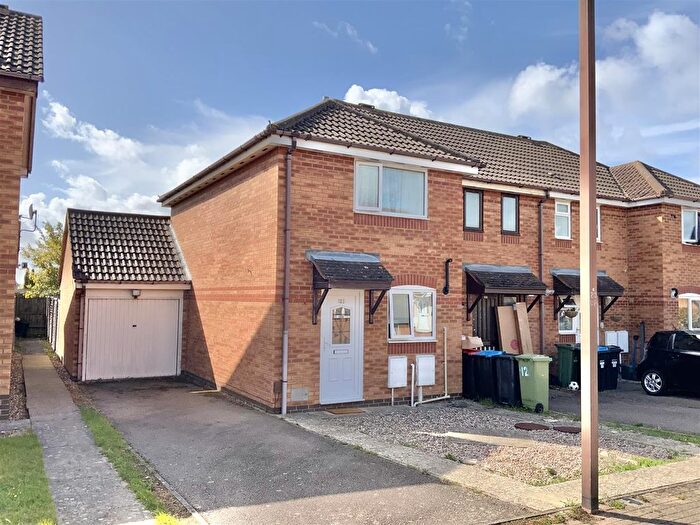 2 Bedroom End Of Terrace House For Sale In Underwood Place, Oldbrook, Milton Keynes, MK6