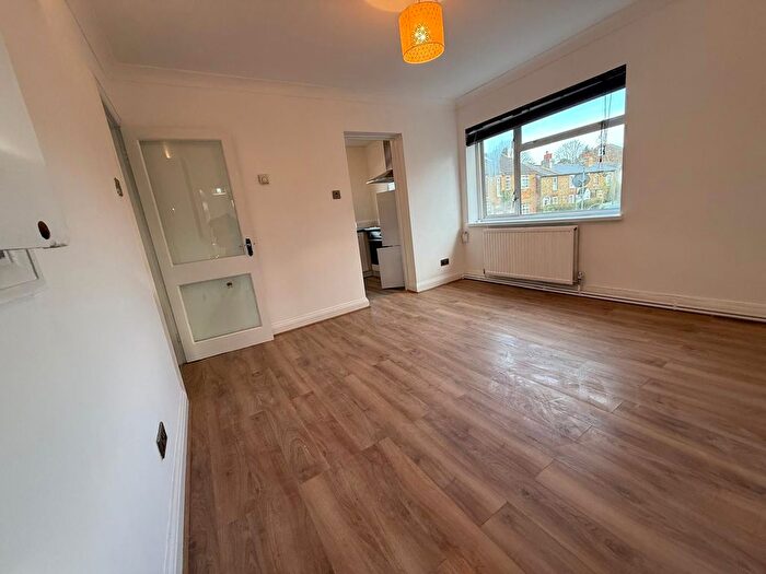 1 Bedroom Flat To Rent In Sparrows Herne, Bushey, Hertfordshire, WD23