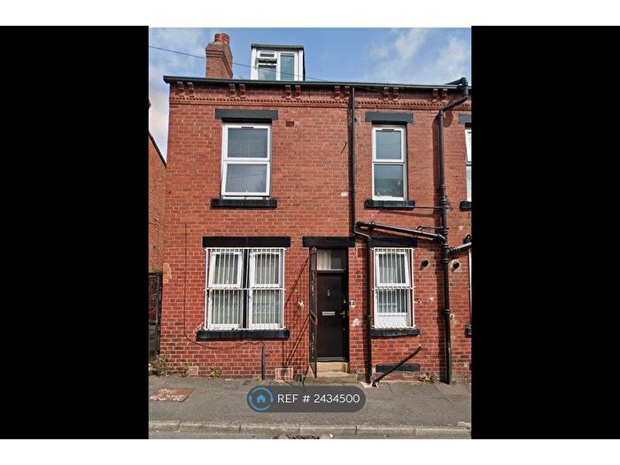 4 Bedroom Terraced House To Rent In Brompton Row, Leeds, LS11