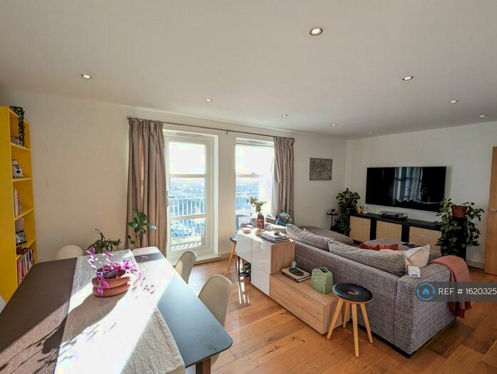 2 Bedroom Flat To Rent In Spectrum Building, Dagenham, RM8