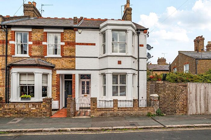 3 Bedroom End Of Terrace House For Sale In Temple Road, Windsor, SL4