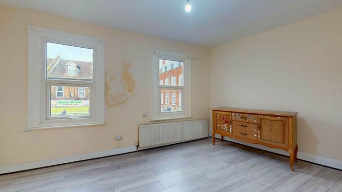 2 Bedroom Flat To Rent In Green Street, E7