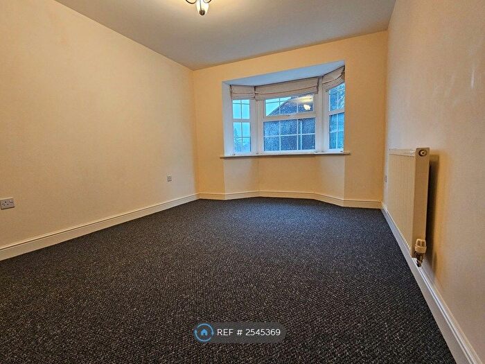 2 Bedroom Flat To Rent In Fenton Hall Close, Stoke On Trent, ST4