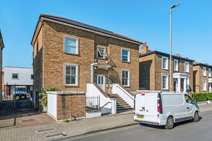 1 Bedroom Flat For Sale In Balham Grove, Balham, SW12