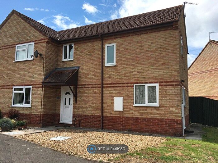 3 Bedroom Semi-Detached House To Rent In Foxglove Close, Gloucester, GL4