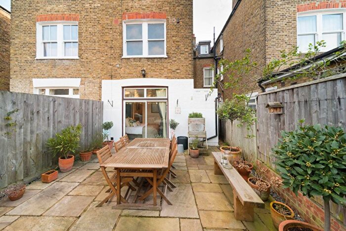 2 Bedroom Flat For Sale In Cavendish Road, Clapham South, London, SW12