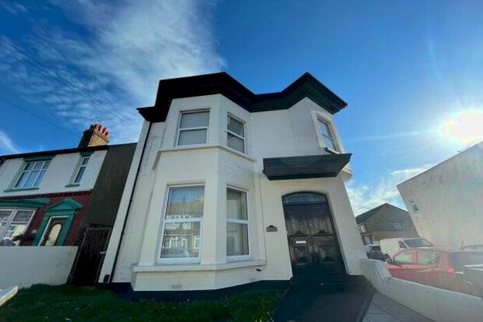 1 Bedroom Property To Rent In Ingram Road, Gillingham, ME7
