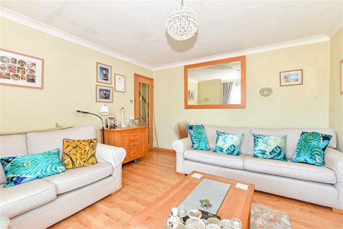 3 Bedroom Detached House For Sale In Derwent Close, Waterlooville, Hampshire, PO8