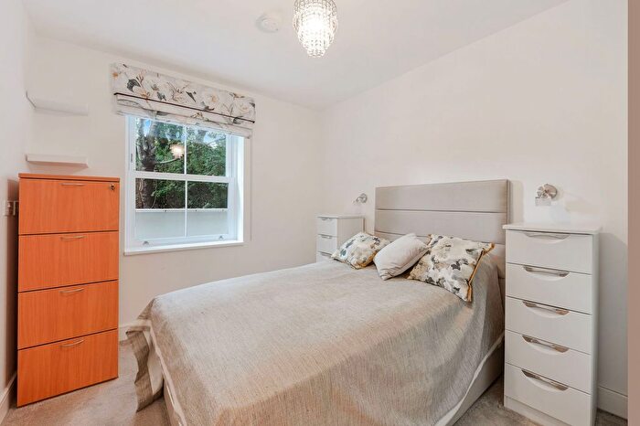 2 Bedroom Flat For Sale In Eden Place, Oxted, RH8