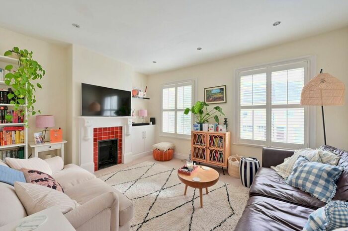 2 Bedroom Flat To Rent In Standen Road, Southfields, London, SW18