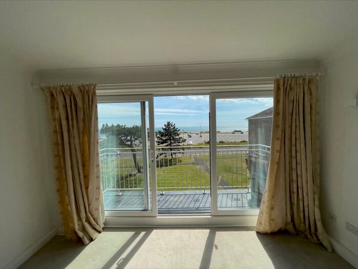 3 Bedroom Apartment To Rent In Wharncliffe Road, Highcliffe, Christchurch, BH23