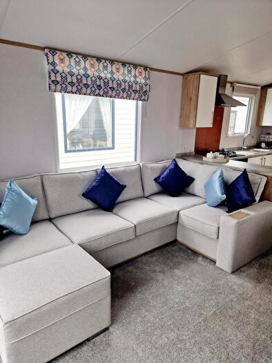2 Bedroom Caravan For Sale In Seaside Rd, Hull, HU11