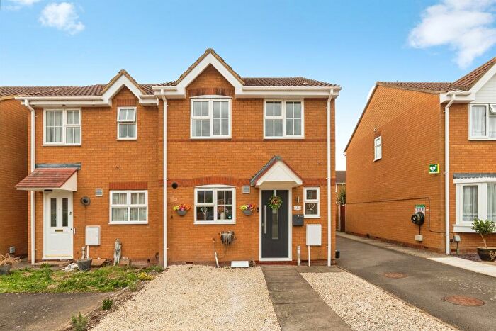 3 Bedroom Semi-Detached House For Sale In Middleham Close, Sandy, SG19