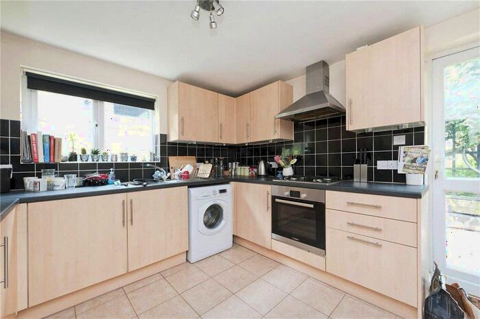 2 Bedroom Flat To Rent In Grove Hill Road, Denmark Hill, London, SE5