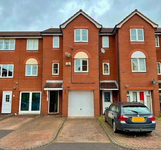 3 Bedroom Town House To Rent In Captains Place, Terminius Terrace, Southampton, SO14