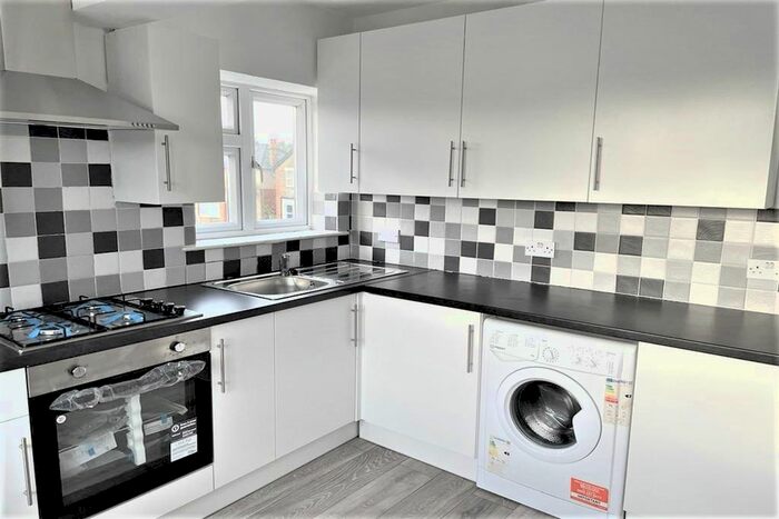 4 Bedroom Flat To Rent In Crescent Road, New Barnet, Barnet, EN4