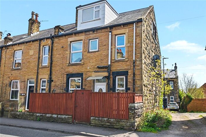 3 Bedroom Terraced House For Sale In Fountain Street, Morley, Leeds, LS27