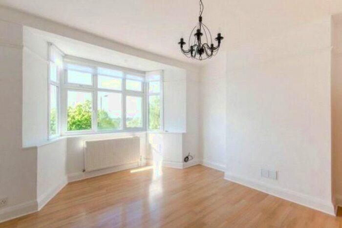 2 Bedroom Flat To Rent In East End Road, London, N2