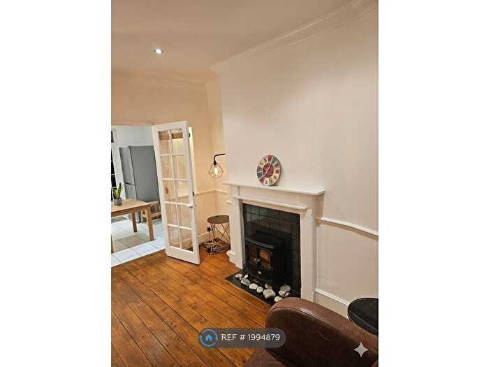 2 Bedroom Semi-Detached House To Rent In Hilton Villas, London, SE26