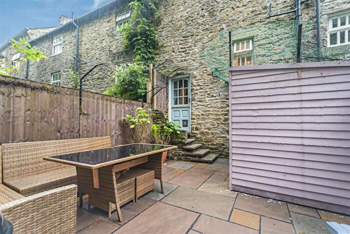 1 Bedroom Terraced House For Sale In Holcombe Road, Rossendale, BB4