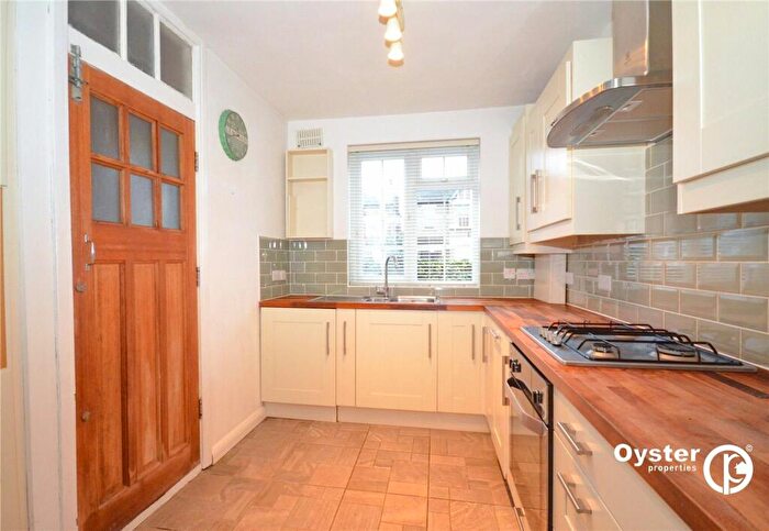 2 Bedroom Flat To Rent In Palmers Road, Arnos Grove Court, N11