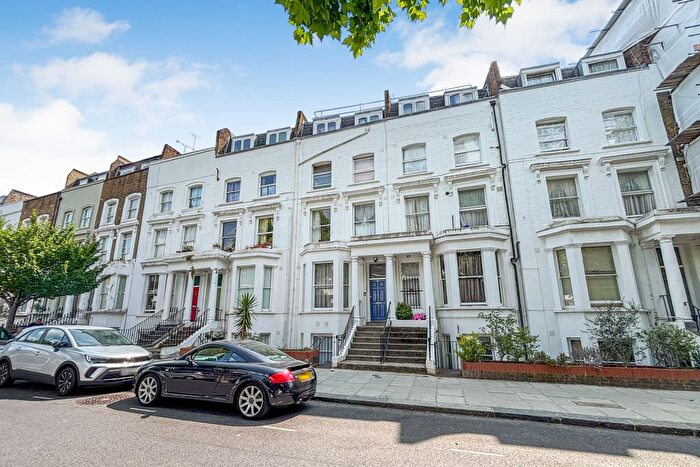 1 Bedroom Flat For Sale In Cornwall Crescent, London, W11