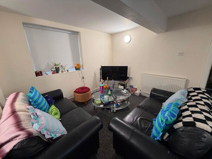 2 Bedroom Flat To Rent In Upper Parliament Street, Liverpool, Merseyside, L8