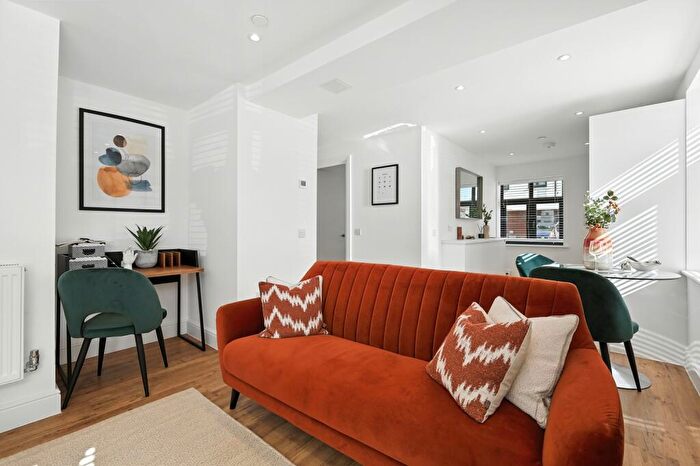 2 Bedroom Apartment For Sale In Sloane House, Aylesbury, HP20