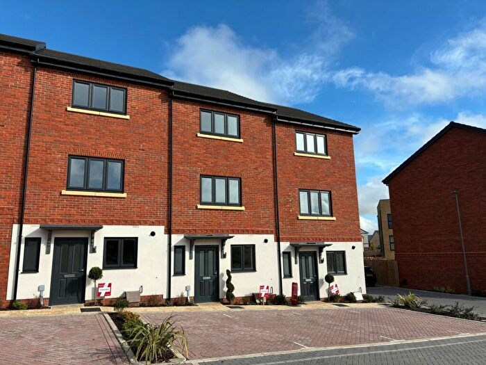 3 Bedroom Terraced House For Sale In Woolf Grove, Tattenhoe Park, Milton Keynes, MK4