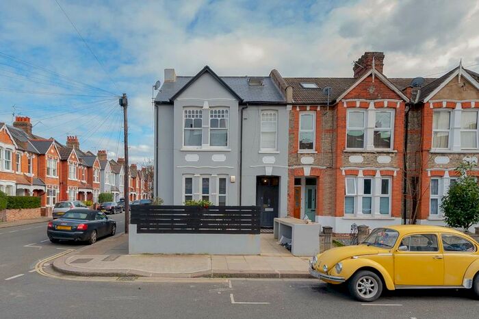 2 Bedroom Flat To Rent In Oaklands Grove, London, W12