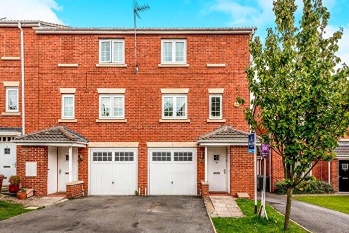 3 Bedroom End Of Terrace House For Sale In Boulevard Rise, Leeds, West Yorkshire, LS10