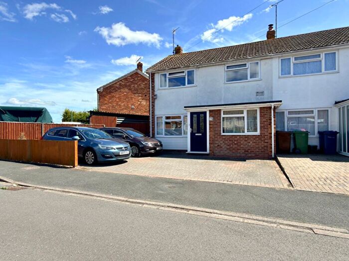 3 Bedroom End Of Terrace House For Sale In Oak Drive, Tewkesbury, GL20