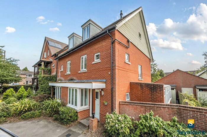 3 Bedroom End Of Terrace House For Sale In Henderson Avenue, Guildford, Surrey, GU2
